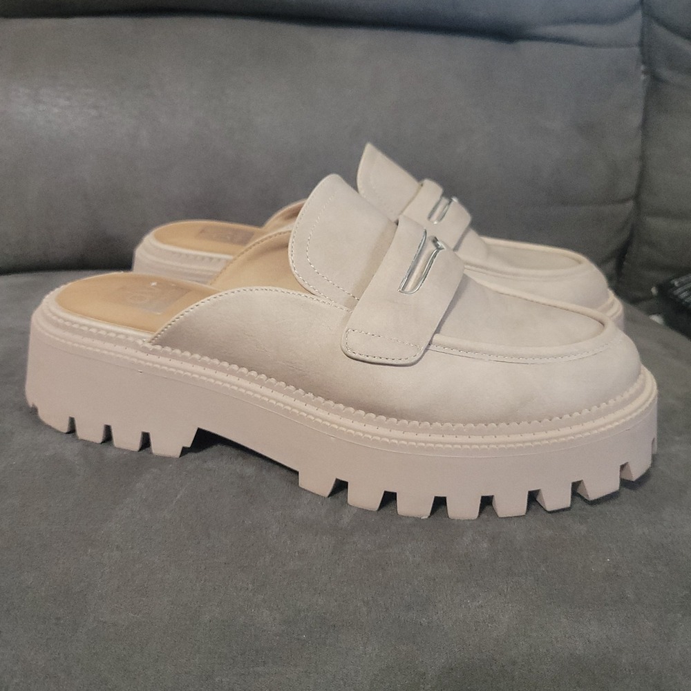 DV Dolce Vita Liptun Platform Penny Loafer Mule Beige Tan Womens Size 9 Y2K